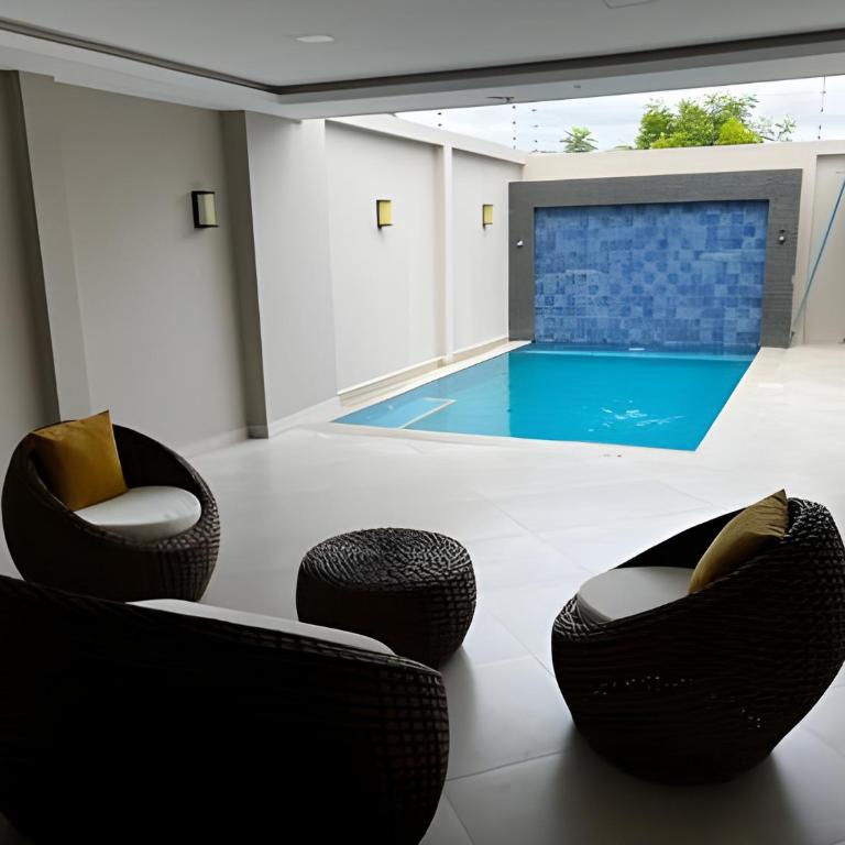 Casa completa con piscina privada en Manta, Ecuador - Three-Bedroom House - 4