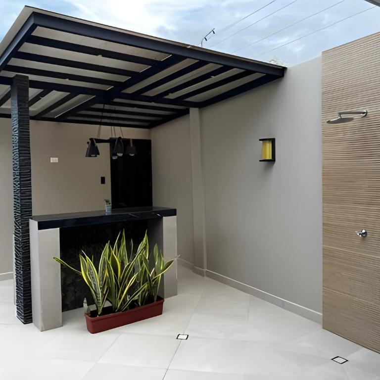 Casa completa con piscina privada en Manta, Ecuador - Three-Bedroom House - 6