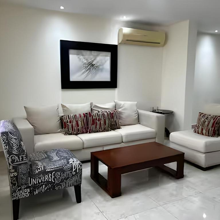 Casa completa con piscina privada en Manta, Ecuador - Three-Bedroom House - 7