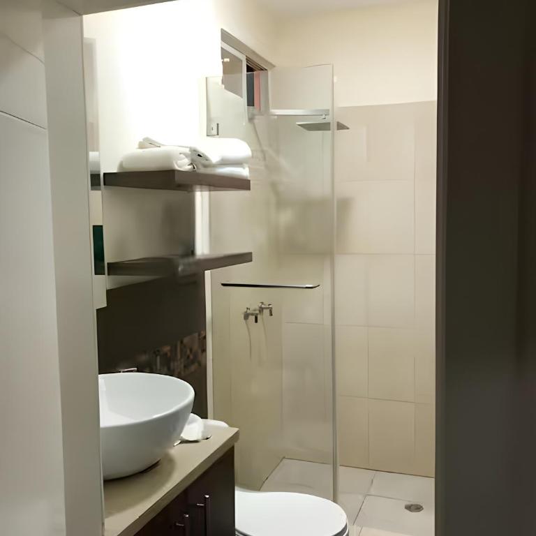 Casa completa con piscina privada en Manta, Ecuador - Three-Bedroom House - 16