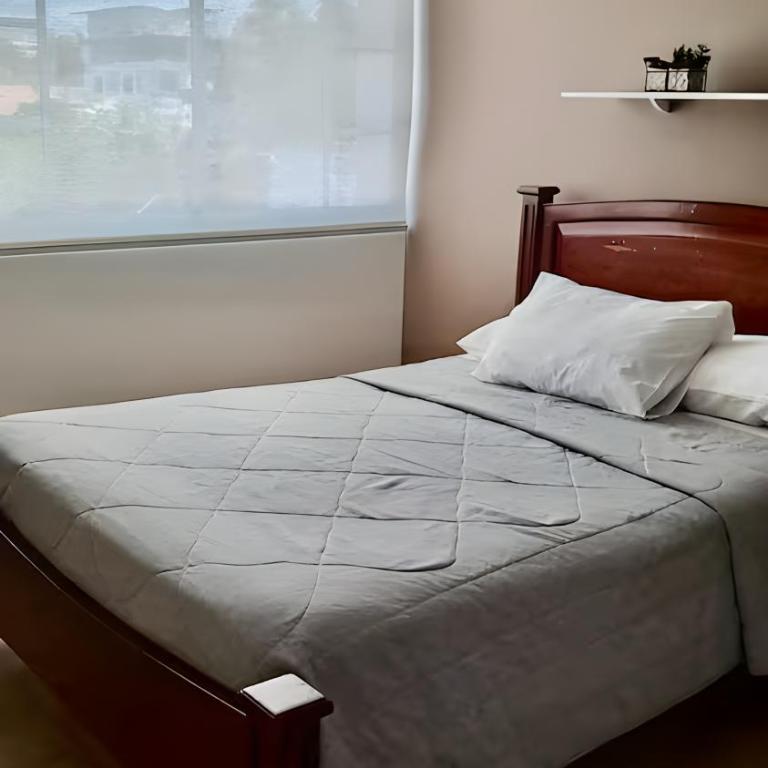 Casa completa con piscina privada en Manta, Ecuador - Three-Bedroom House - 12