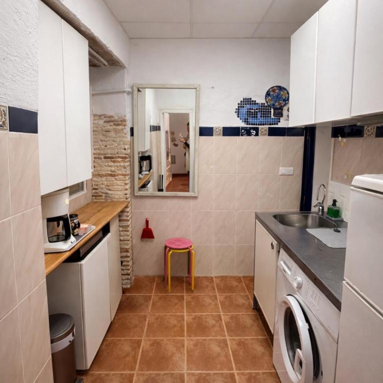 Historic 1905 Charm 3 min to Postiguet Beach - One-Bedroom Apartment - 8