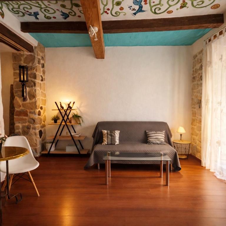 Historic 1905 Charm 3 min to Postiguet Beach - One-Bedroom Apartment - 4