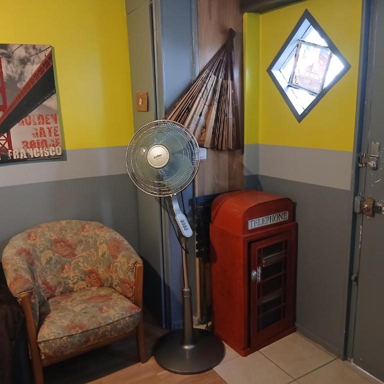 Guest house 40 m2 pour 1,2,3 personnes-Rez de Chaussée sur Rue et Patio-Séjour,Cuisine,SDB,Chambre avec Lit double-2 canapés lit japonais et matelas gonflable-Entrée côté Rue Berzélius-4 m du Métro Brochant lig13- Bus 31,54,74 ers sites touristiques - Appartement 1 Chambre - 26