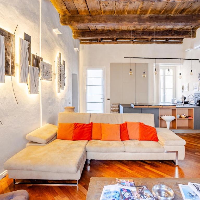 Kindness Art Apartment Arona Historic Center 110sqm Private Parking - Appartamento con 2 Camere da Letto - 10
