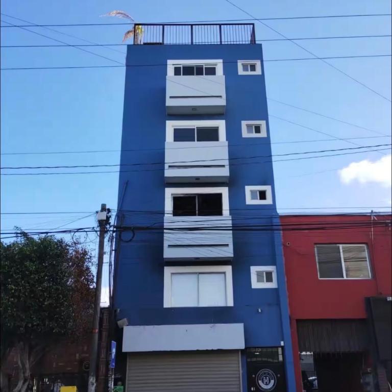 MINI LOFT STEPS FROM REVOLUTION Ave - Apartment with Balcony - 11