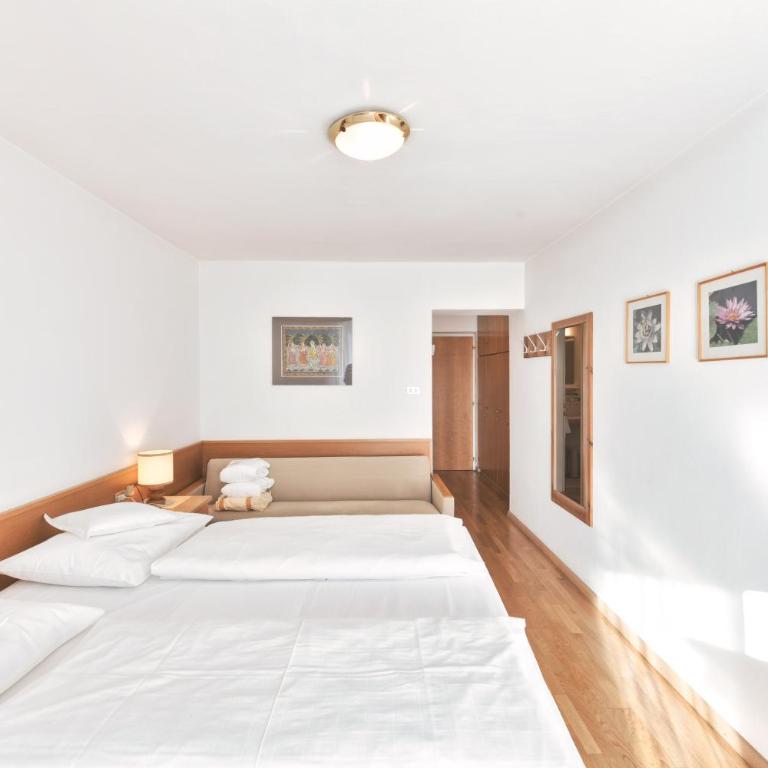 Hotel Gasthof Stern - Doppelzimmer mit Zustellbett - 6