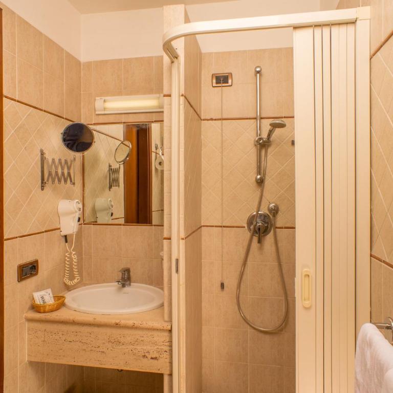 Hotel Assisi - Double or Twin Room - 13