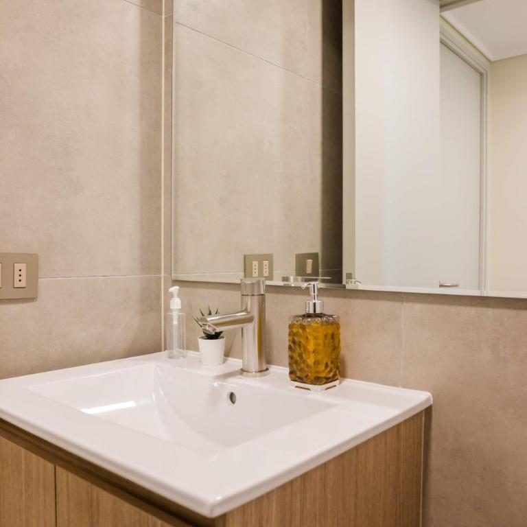Stylish 2BR in Santiago with Balcony 5 guests - Apartment - 18