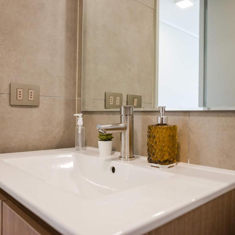 Stylish 2BR in Santiago with Balcony 5 guests - Apartment - 20