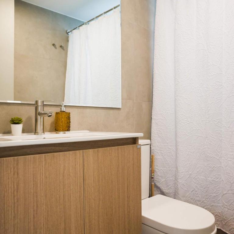 Stylish 2BR in Santiago with Balcony 5 guests - Apartment - 21