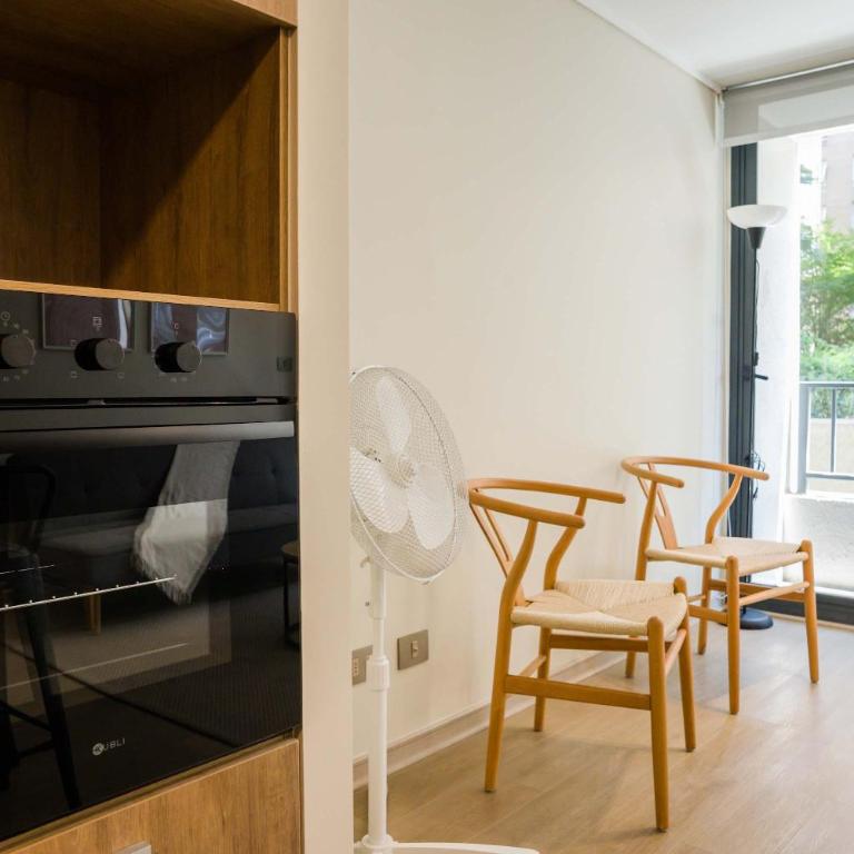 Stylish 2BR in Santiago with Balcony 5 guests - Apartment - 33
