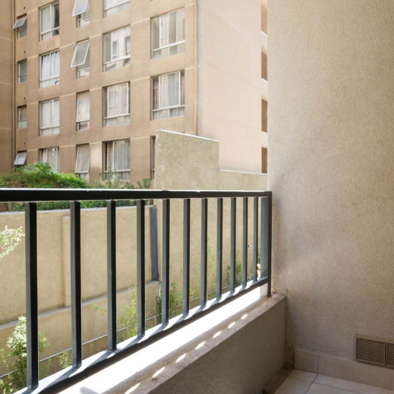 Sleek Santiago Retreat City Views Sleeps 3 - Apartment - 6