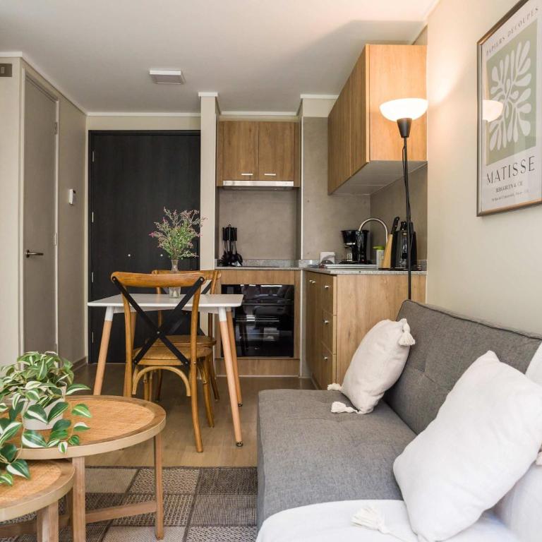 Sleek Santiago Retreat City Views Sleeps 3 - Apartment - 8