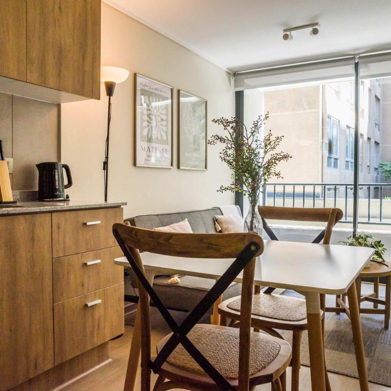 Sleek Santiago Retreat City Views Sleeps 3 - Apartment - 1