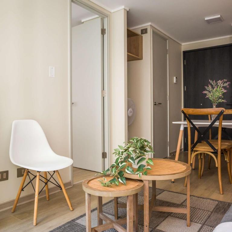 Sleek Santiago Retreat City Views Sleeps 3 - Apartment - 9