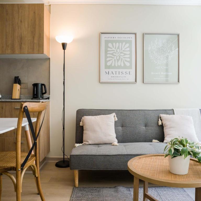 Sleek Santiago Retreat City Views Sleeps 3 - Apartment - 10