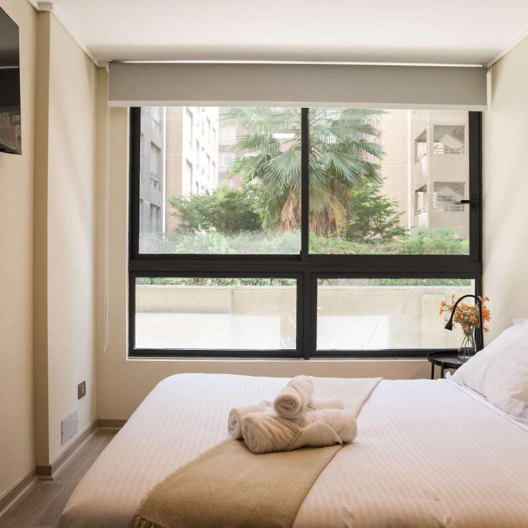 Sleek Santiago Retreat City Views Sleeps 3 - Apartment - 17