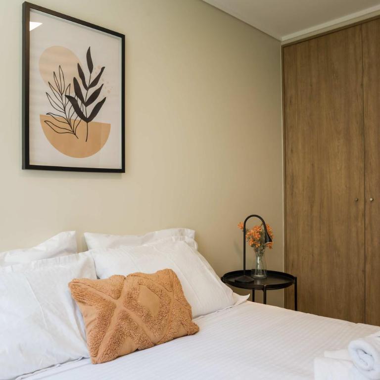 Sleek Santiago Retreat City Views Sleeps 3 - Apartment - 20