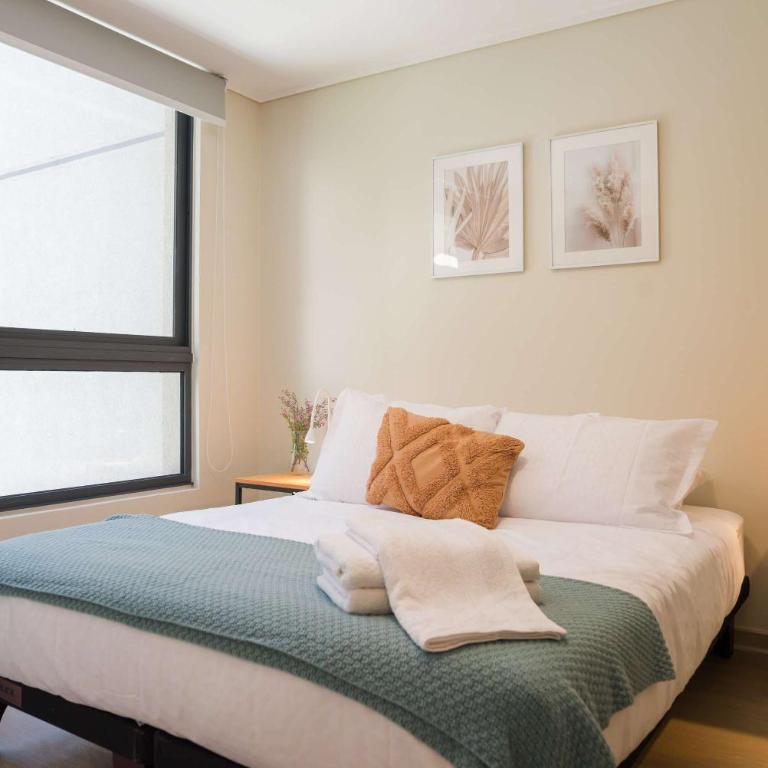 Chic 2BR Apt in Santiago with views 5 Guest - Apartment - 6