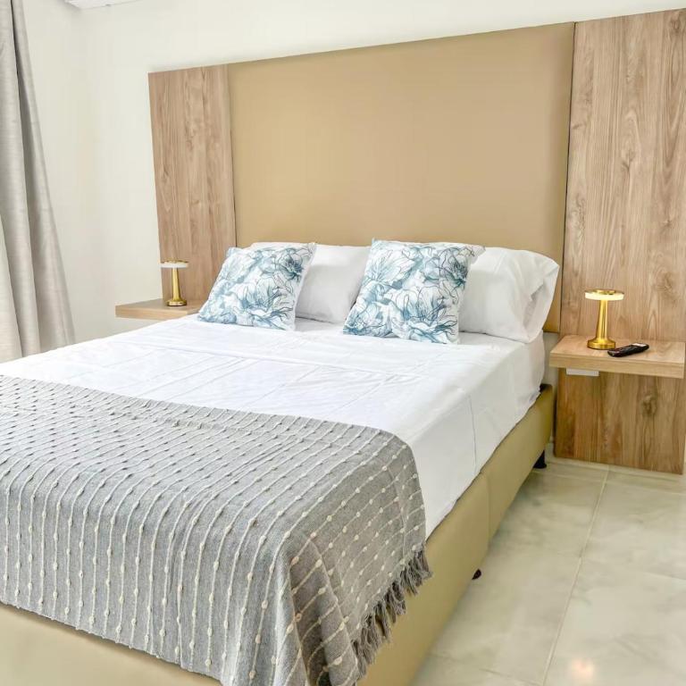 Moderno Apto 2 Hab con Aire y Ubicación Top - Apartamento de 3 dormitorios - 1