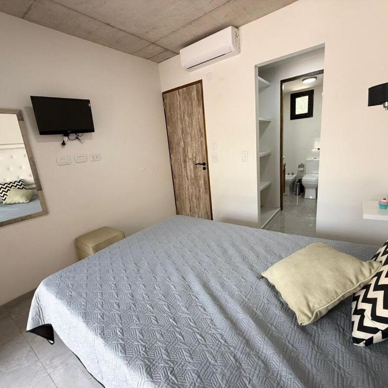Departamento Duplex con patio, parrilla y garaje - Room #1587086601 - 2