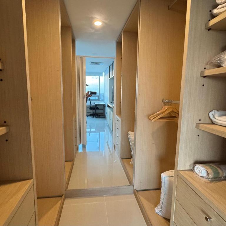 Apartamento amplio con vista a la ciudad - Room #1587090801 - 9