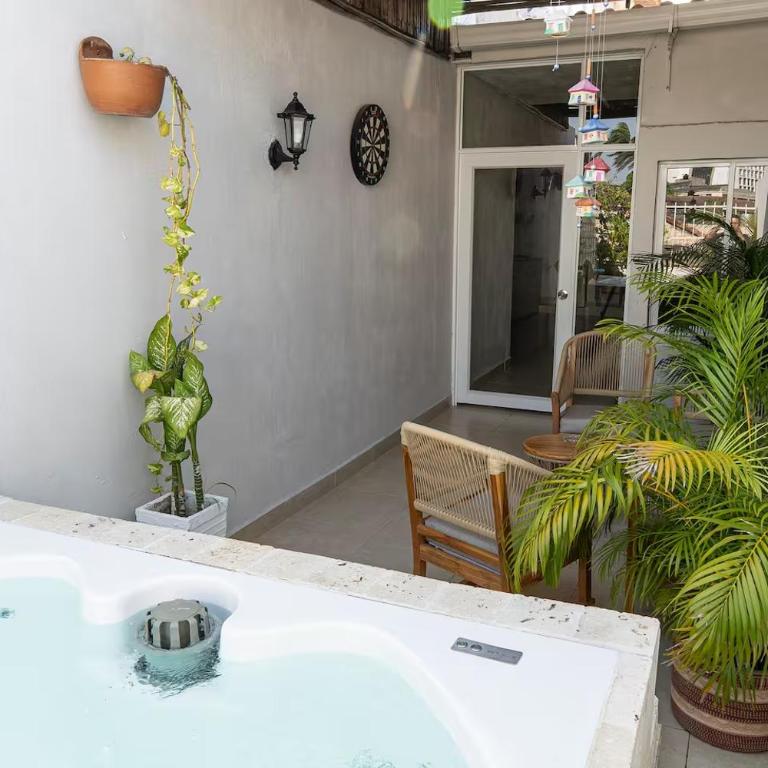 Casa Badillo 3 4br LUXURY ROOFTOP oldcity AC jacuzzi hottub wifi - Apartment - 8