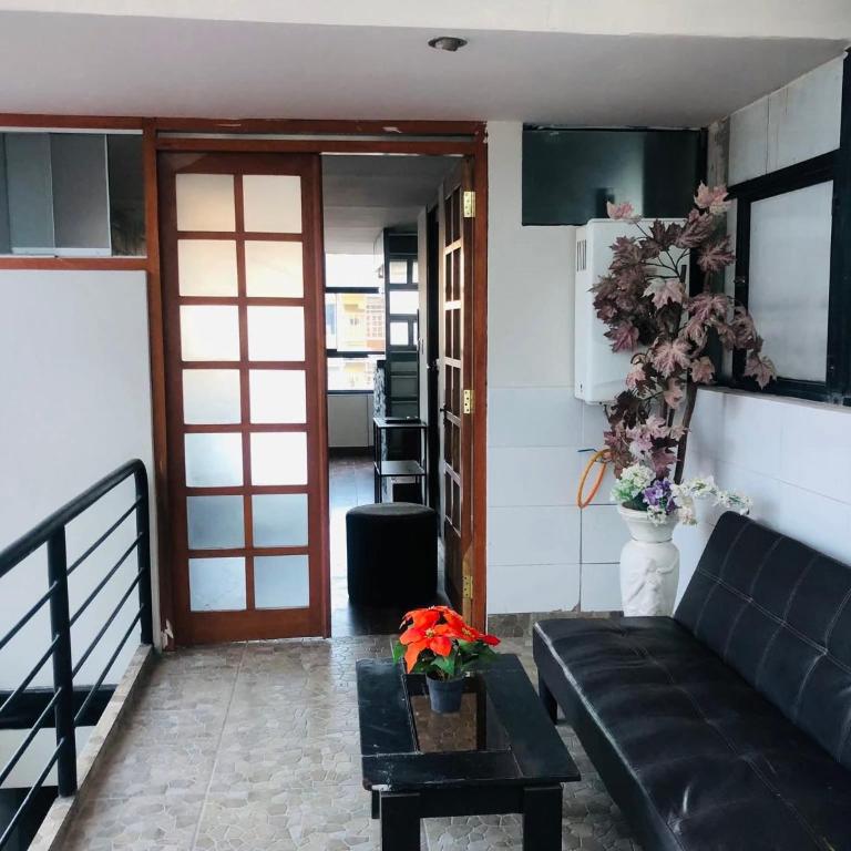 D House - Room #1587106001 - 1