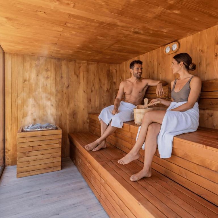 VACATION MARBELLA I The Signature Penthouse, Best Flat in Estepona, Sea View, Sauna, Communal and Indoor Pool, Gym, Private Heated Jacuzzi, Cutting-edge Amenities, High-End Renovation - Casa Deluxe de 4 dormitorios - Frente al mar - 3