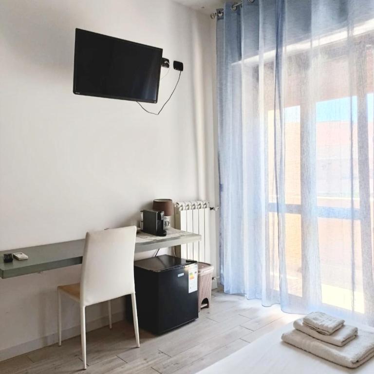 Redroom-house - Camera Matrimoniale con Balcone - 3