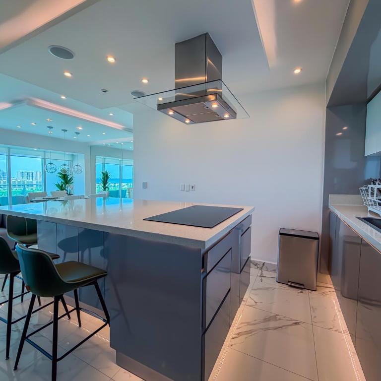Departamento Vista al mar y Puerto Cancún - Three-Bedroom Apartment - 36
