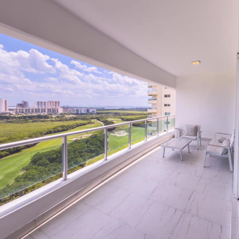 Departamento Vista al mar y Puerto Cancún - Three-Bedroom Apartment - 33