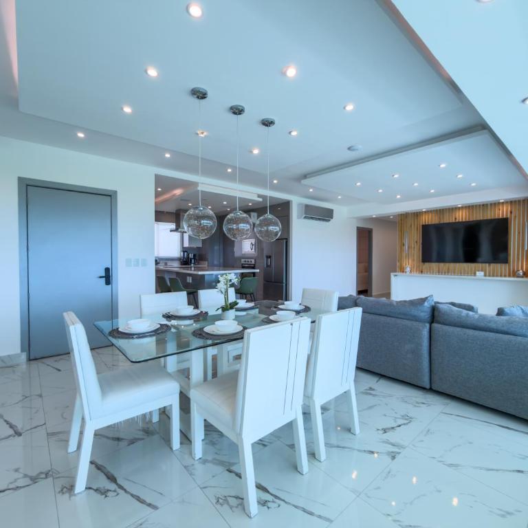 Departamento Vista al mar y Puerto Cancún - Three-Bedroom Apartment - 40