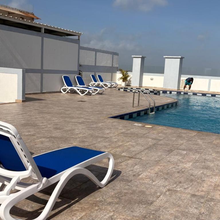 Amplio y hermoso apartamento con balcón para disfrutar, WiFi rápido, piscina y parqueadero - Apartamento de 1 dormitorio - 45
