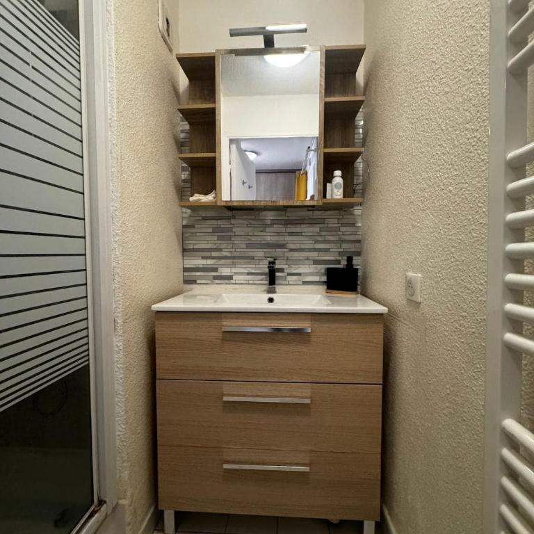 #Sète T2 Clim & Lumineux Proche Plages - Apartment mit 1 Schlafzimmer - 8