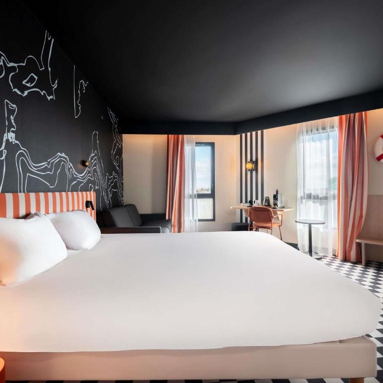 ibis Styles La Rochelle Centre les Minimes - Chambre Familiale avec 1 Lit Double et 1 Canapé-Lit Double - 2