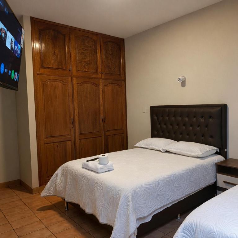 Casa de Huéspedes Copacabana - Cochabamba - Habitación Familiar con baño privado - 3