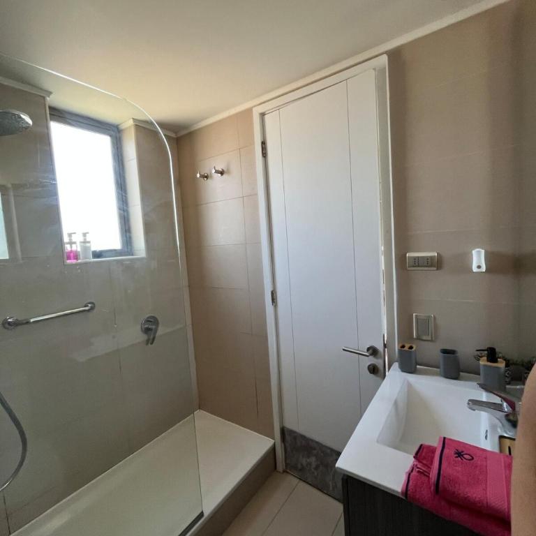 Moderno y Exclusivo en Las Condes, Piscina, Gym y Parking Privado - One-Bedroom Apartment - 12