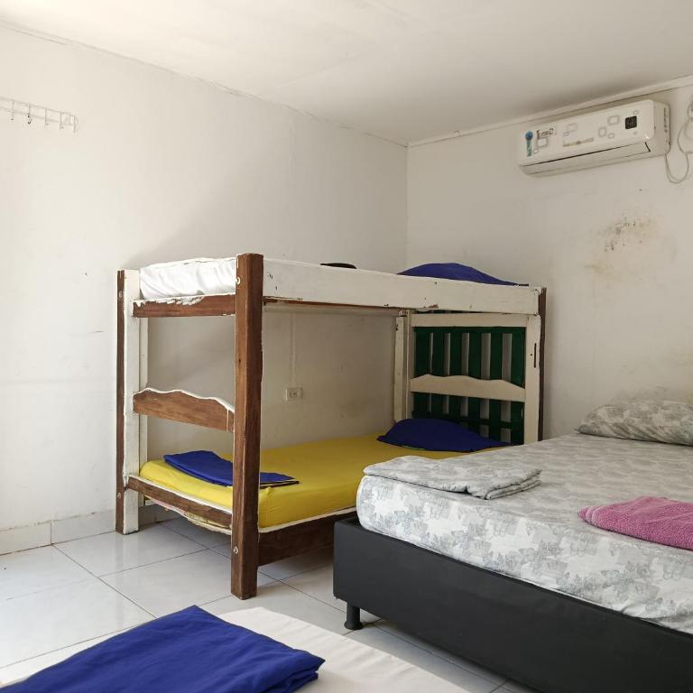 Hostal CQ Camarones - Habitación Cuádruple con baño privado - 2