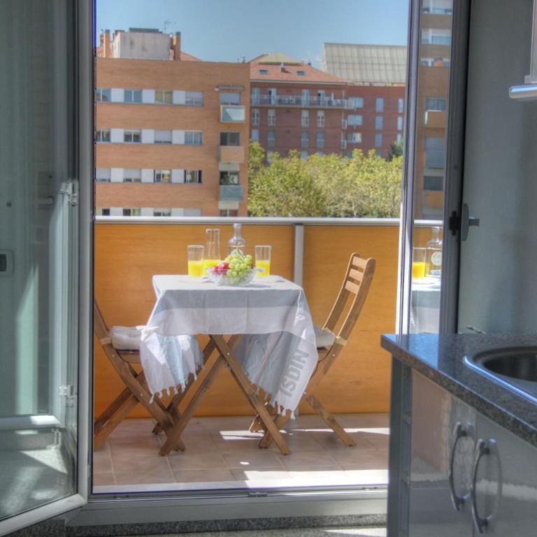 Barcelona Olympic Apartment - Apartment with Pool View - 12