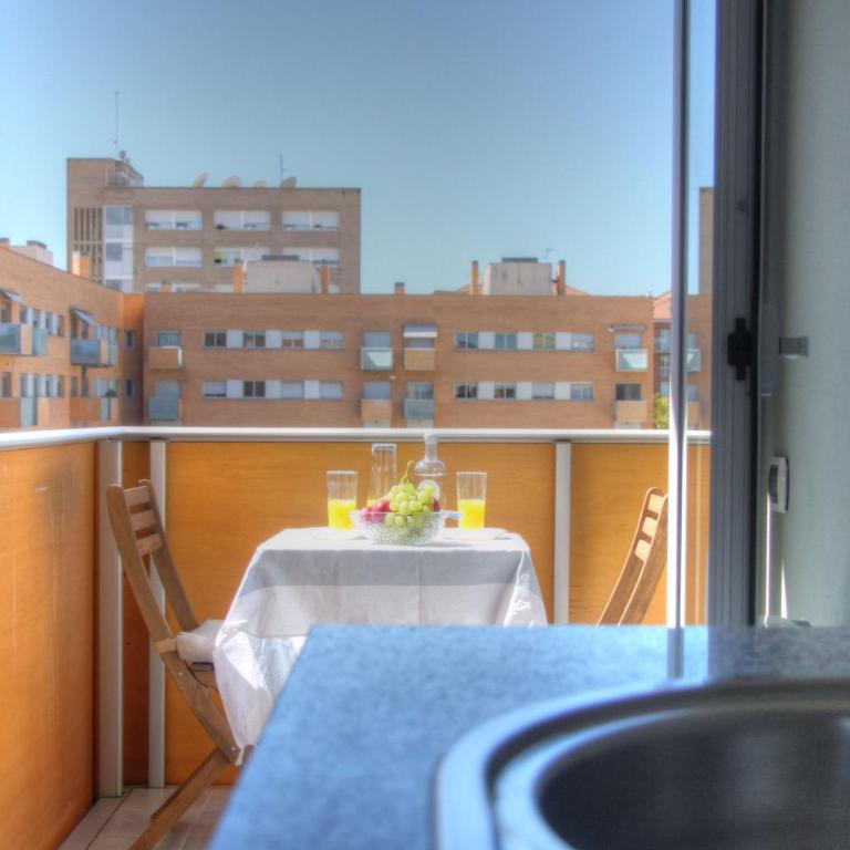 Barcelona Olympic Apartment - Apartment with Pool View - 11