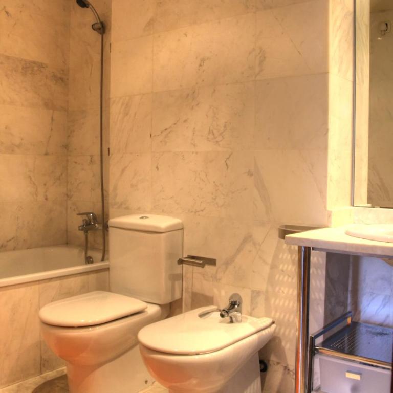 Barcelona Olympic Apartment - Apartment with Pool View - 20