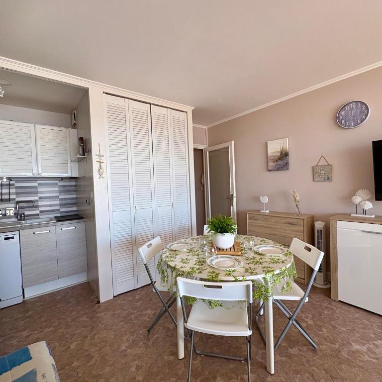 Studio confortable face mer avec parking privé - FR-1-323-450 - Studio - 9