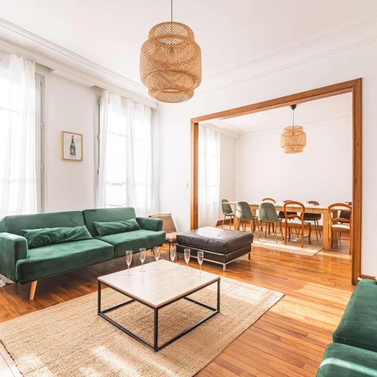 Spacieuse Maison Rénovée près Basilique St-Rémi, 11 Pers, Terrasse - FR-1-870-2 - Maison de Vacances - 22