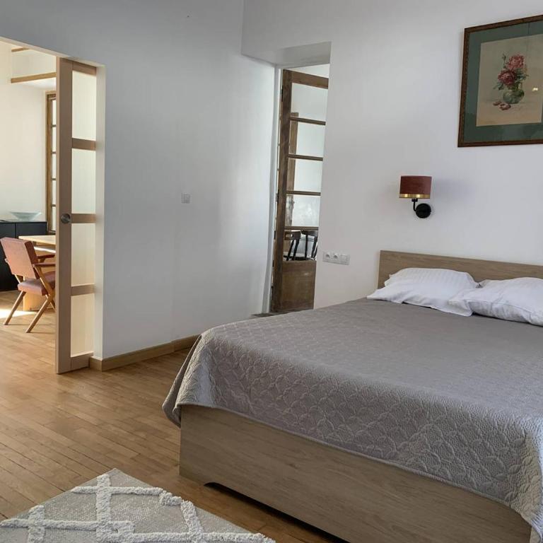 Location Conviviale à Reims avec Parking et Terrasse privée - FR-1-870-19 - Appartamento - 4