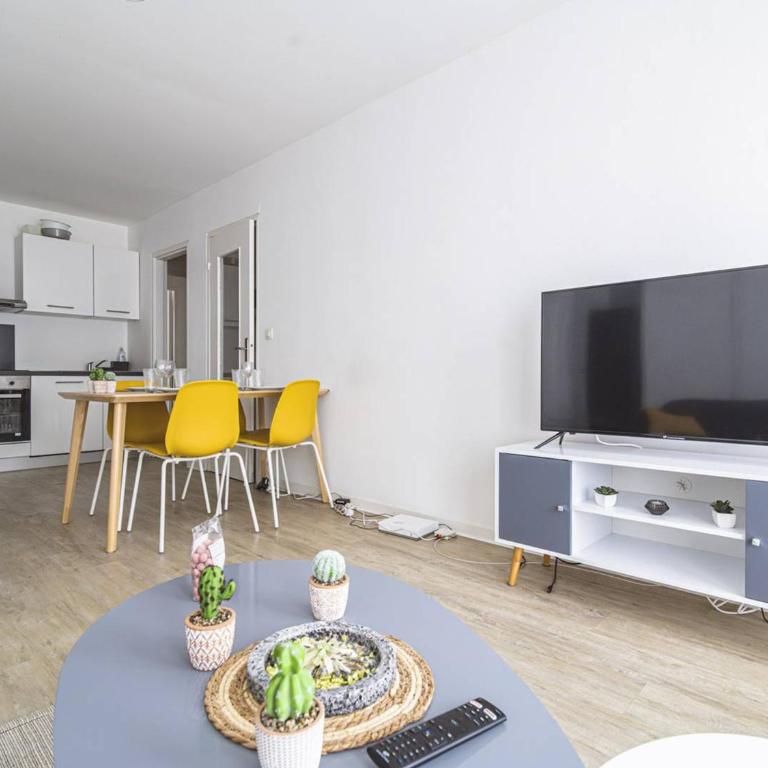 Appartement Lumineux avec WiFi au Cœur de Reims - FR-1-870-25 - Appartamento - 1