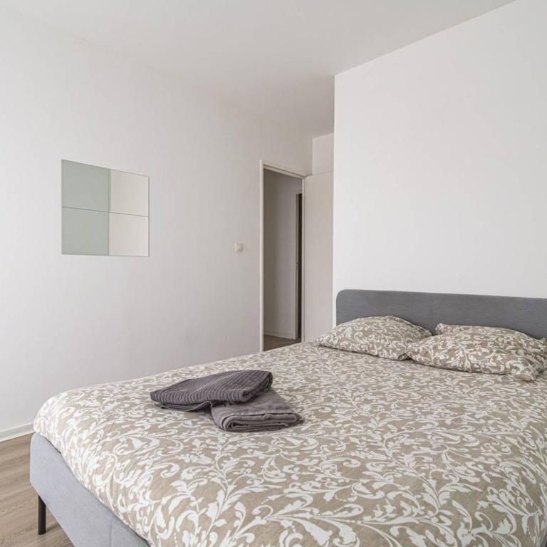 Appartement Lumineux avec WiFi au Cœur de Reims - FR-1-870-25 - Appartamento - 19