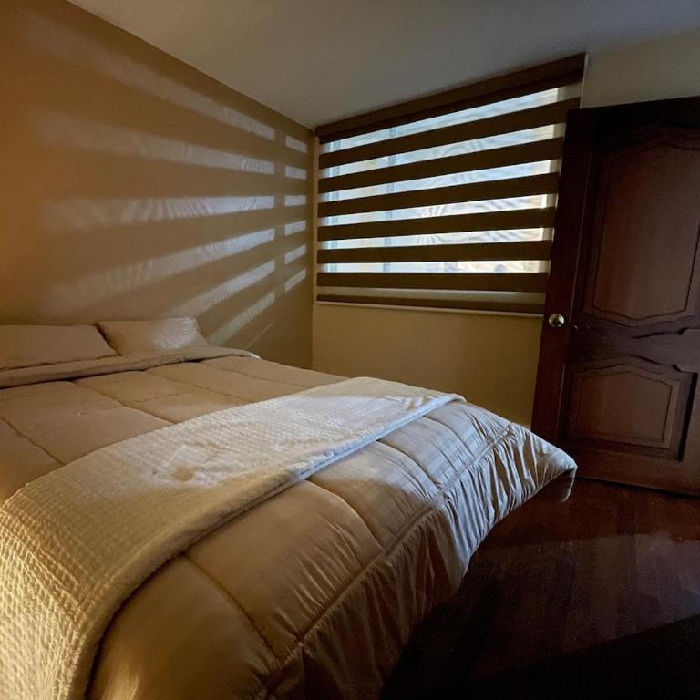 Casa en el centro de la ciudad con excelente ubicación - Three-Bedroom Apartment - 5