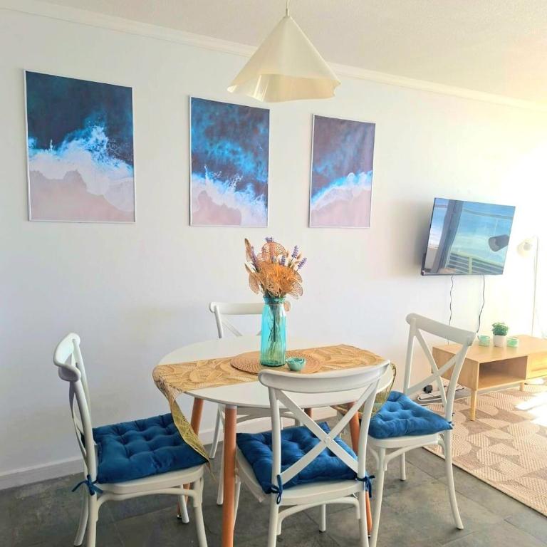 Primera línea frente al mar, wifi y estacionamiento - Two-Bedroom Apartment - 11